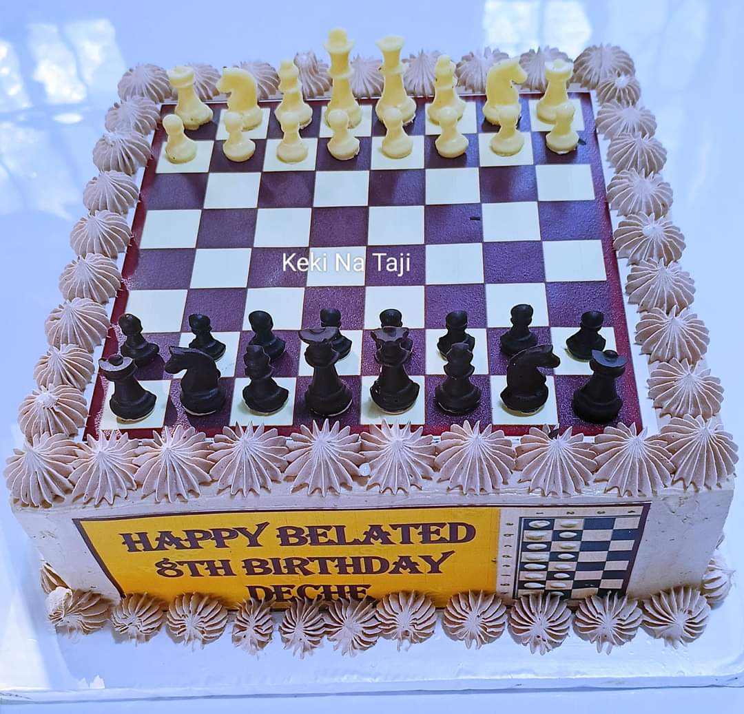 2 kg chess themed vanilla cake